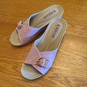 Sandals Women's Pink Perforated Mules with Buckle sz7.5 NEW